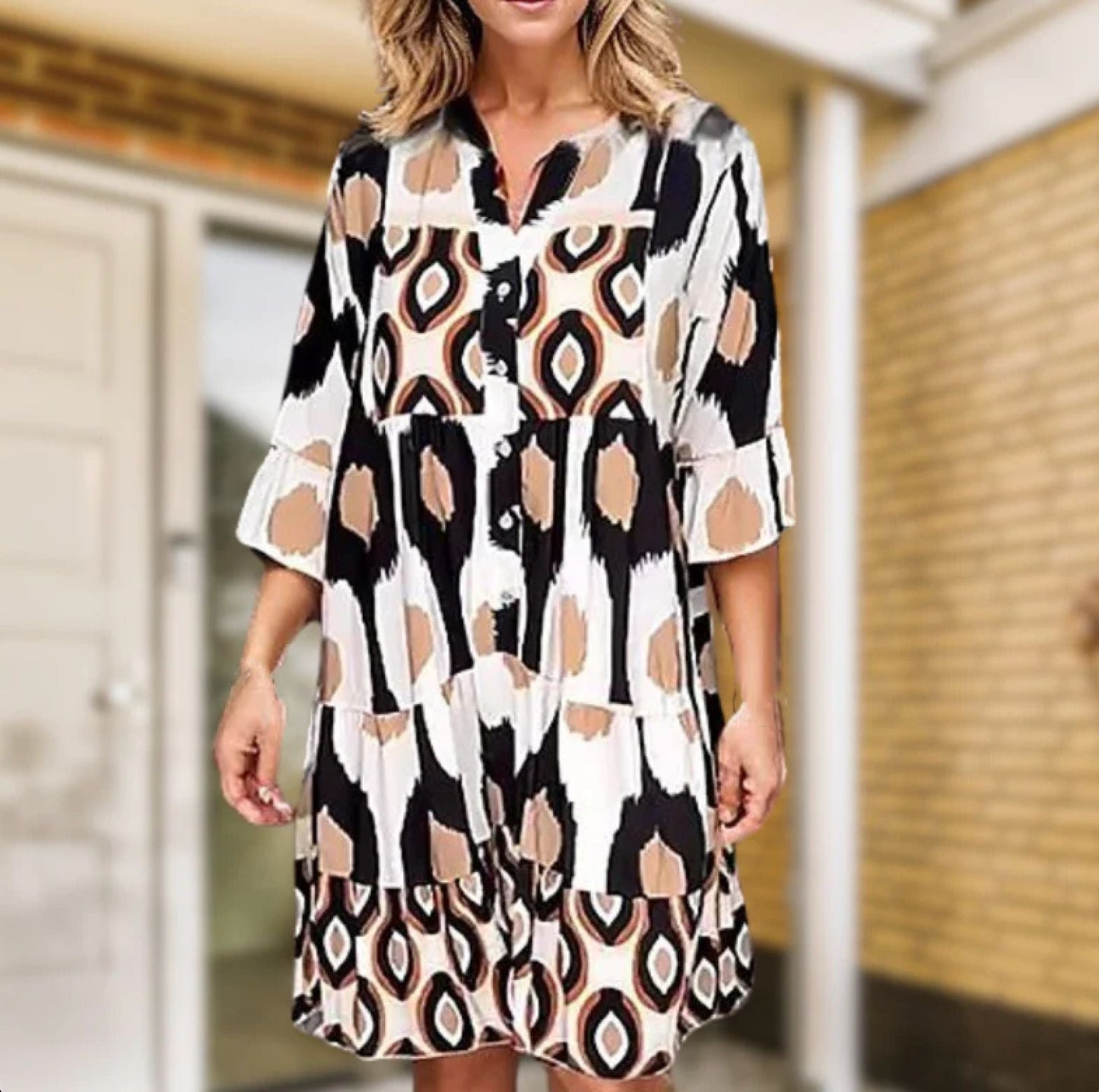 Layla - Schicke Hemdkleid mit mehreren Ebenen und abstraktem Druck