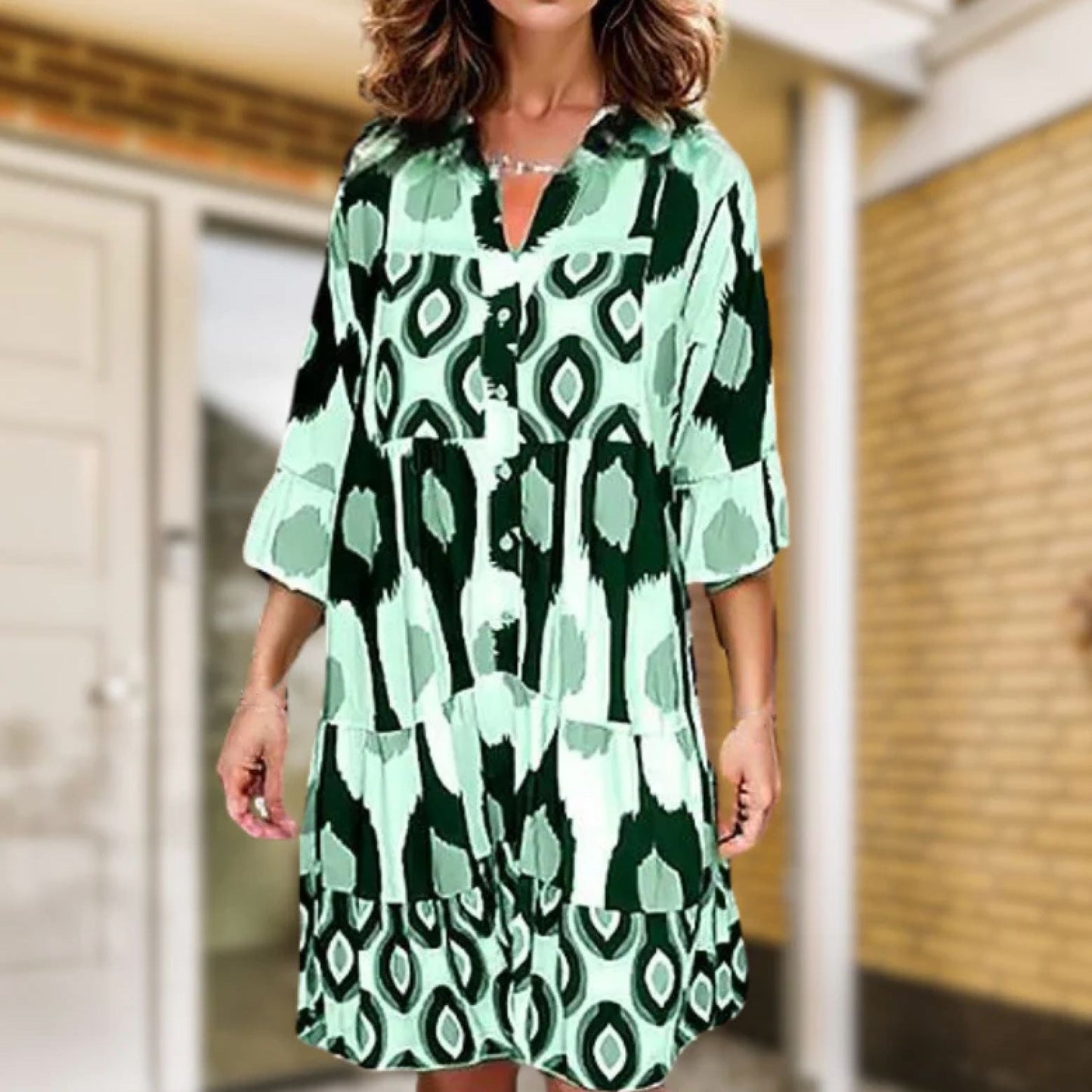 Layla - Schicke Hemdkleid mit mehreren Ebenen und abstraktem Druck